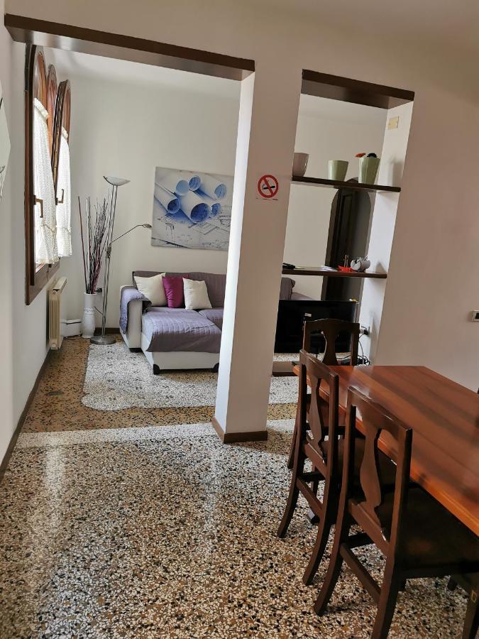 Ca Cristallina البندقية المظهر الخارجي الصورة